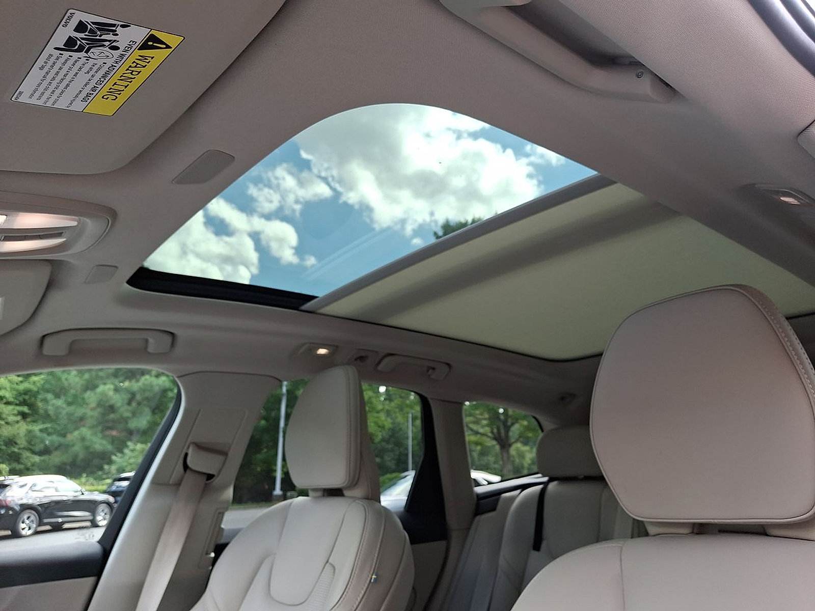 Used 2022 Volvo XC60 B5 Inscription w/ Advanced Package FWD image 19