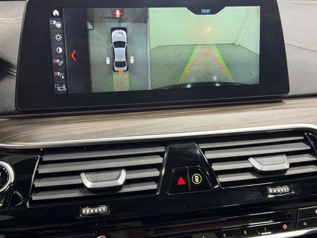Used 2018 BMW M550i xDrive w/ Driving Assistance Package image 13