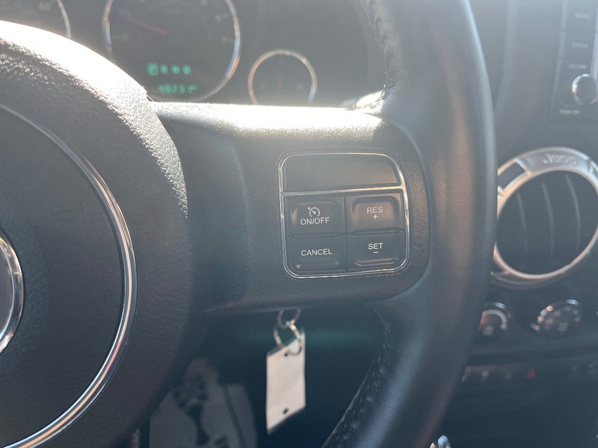 Used 2018 Jeep Wrangler Unlimited Rubicon w/ Connectivity Group AWD/4WD image 19