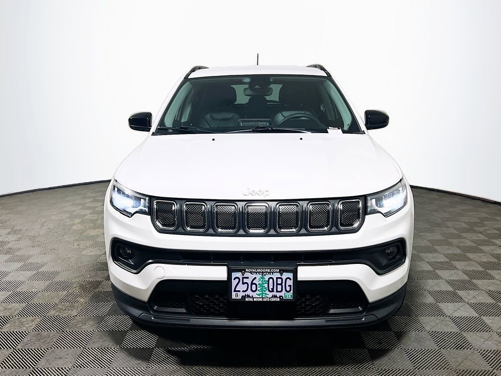 Used 2022 Jeep Compass Latitude image 3