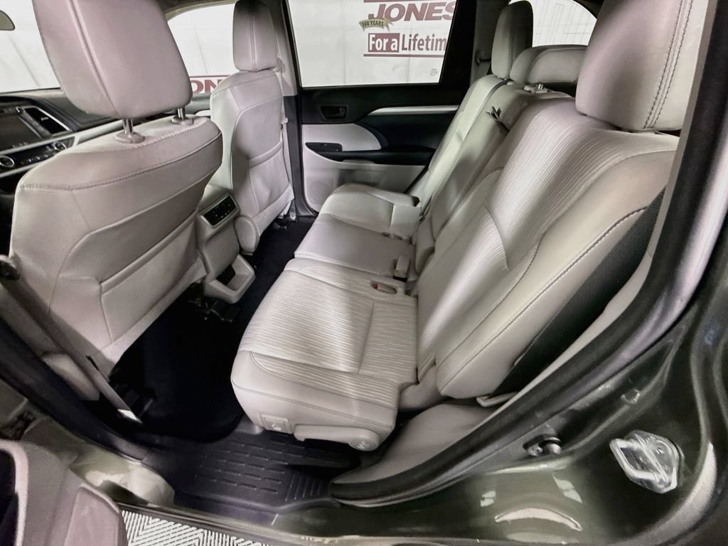 Certified 2018 Toyota Highlander Plus AWD/4WD image 25