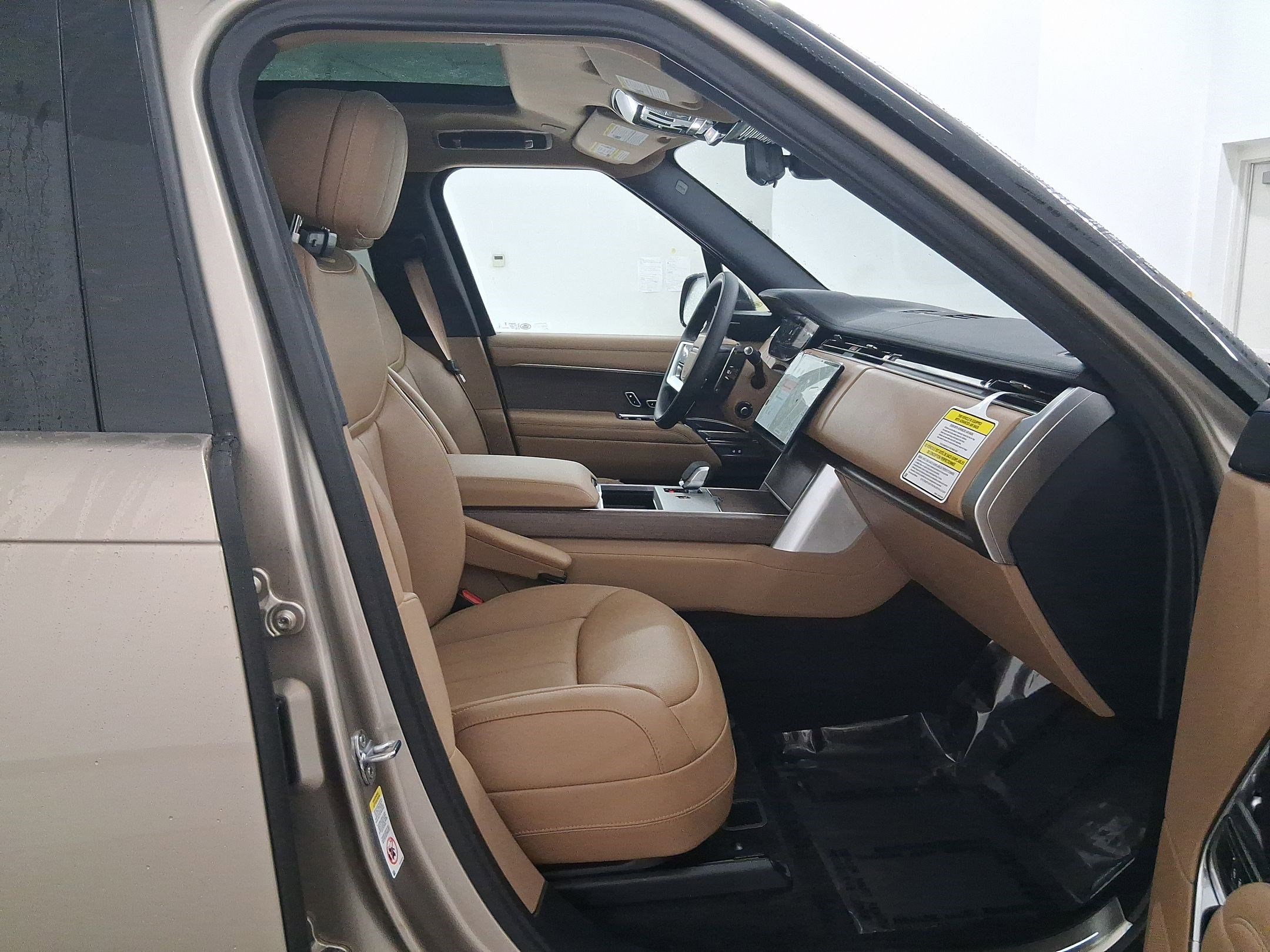 New 2026 Land Rover Range Rover SE image 31