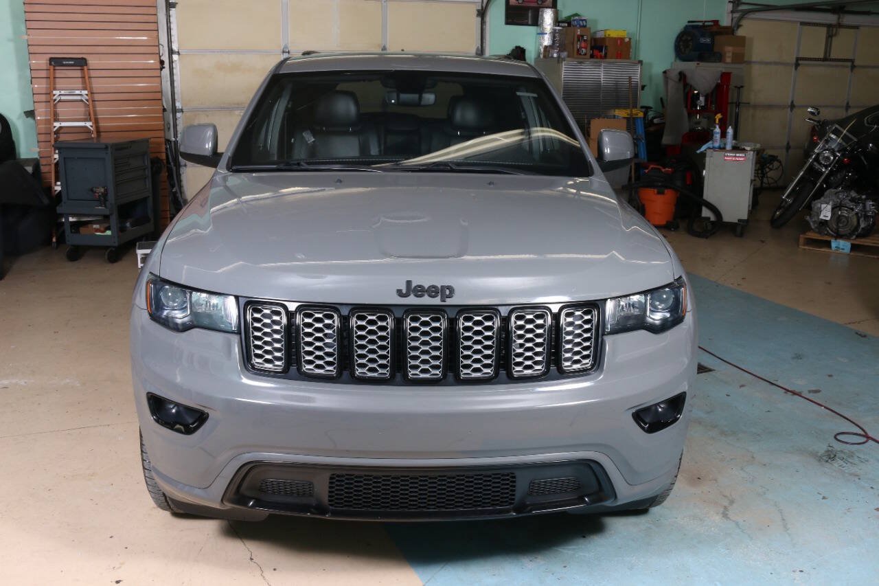 Used 2020 Jeep Grand Cherokee Altitude RWD image 4