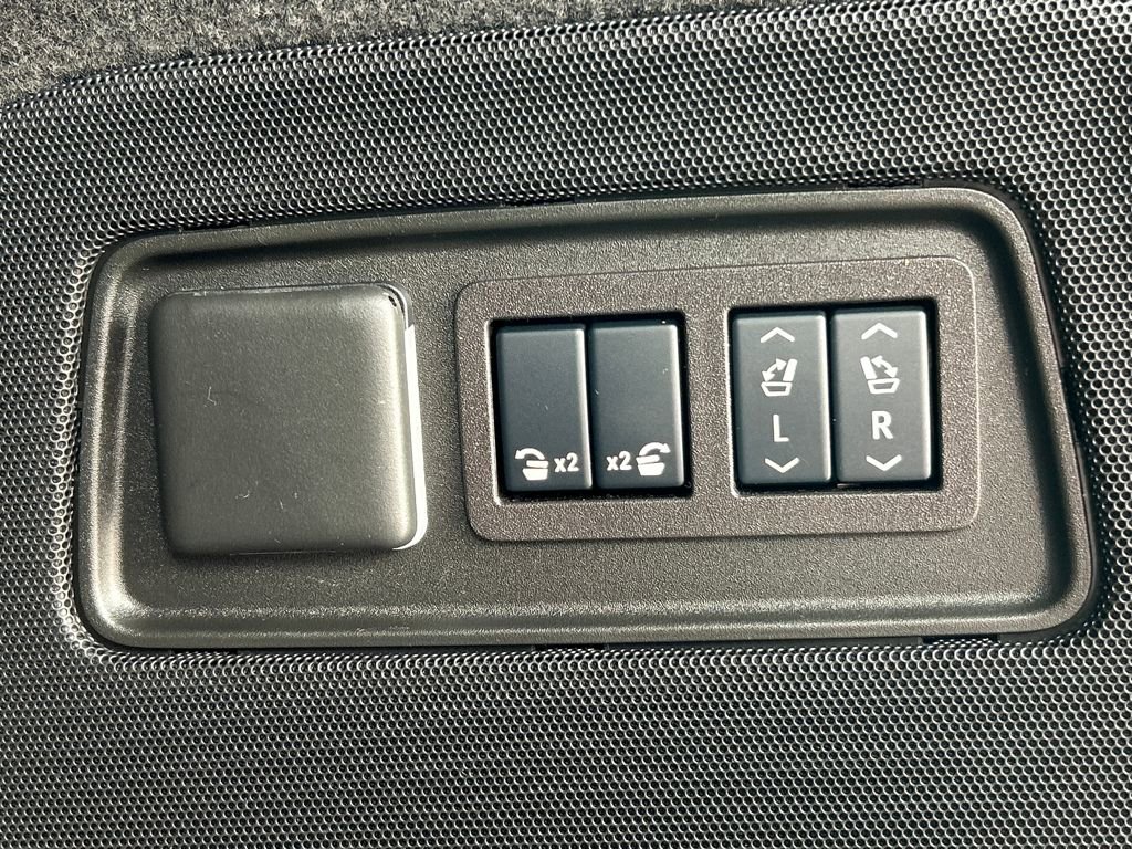 Used 2024 Cadillac Escalade Sport w/ LPO, ONYX Package image 30