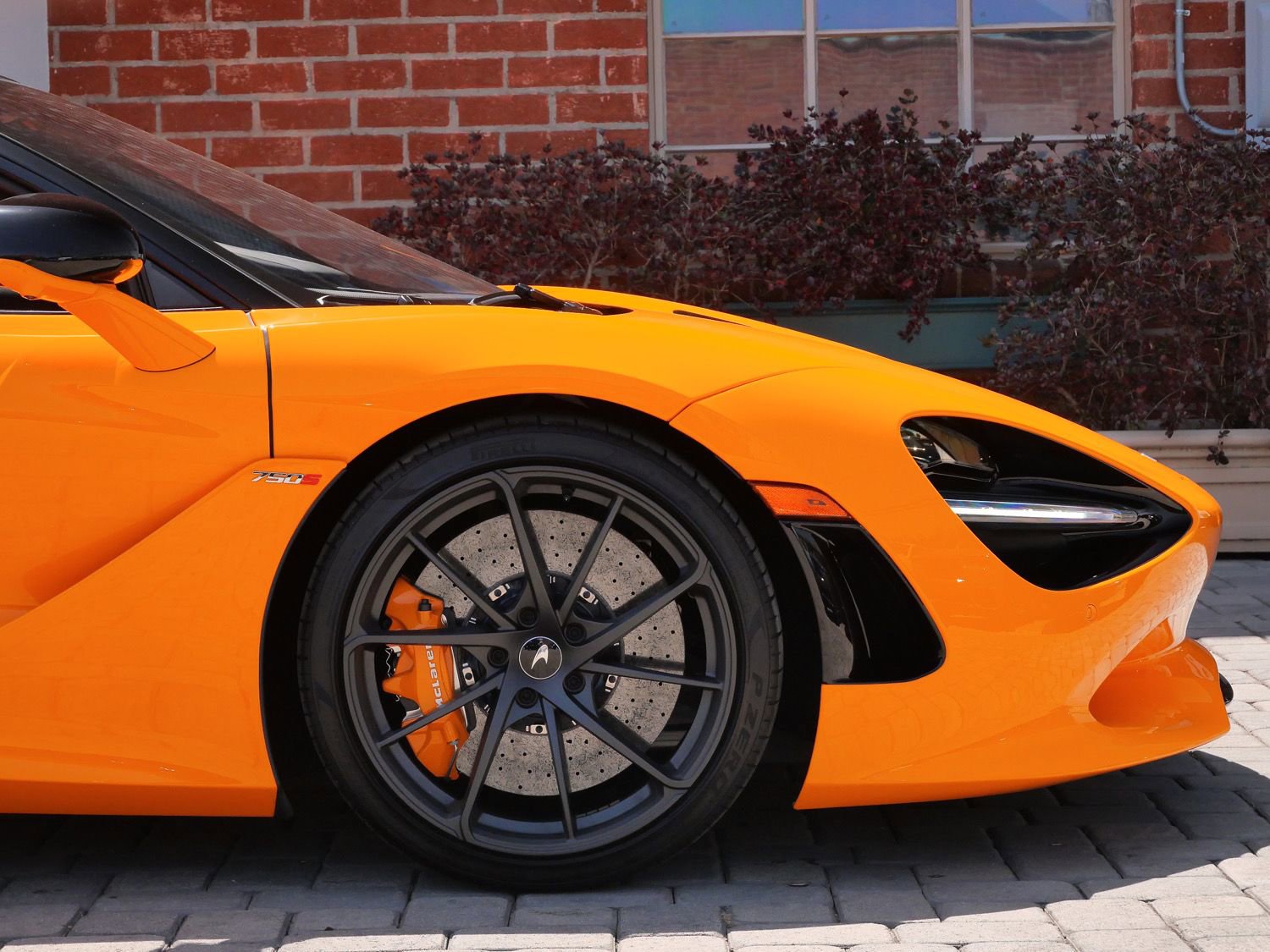 Used 2024 McLaren 750S Spider RWD image 7