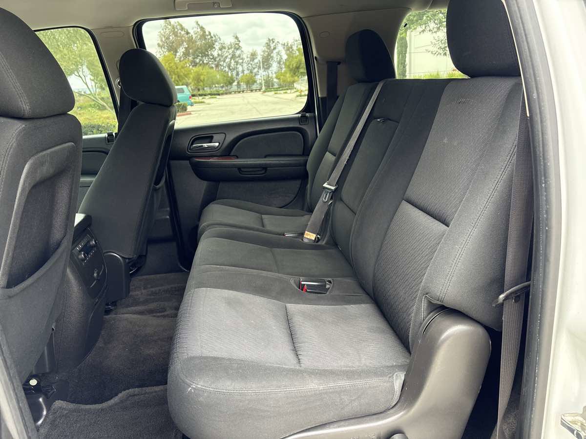 Used 2012 Chevrolet Suburban 2500 LS w/ Convenience Package 1 RWD image 12
