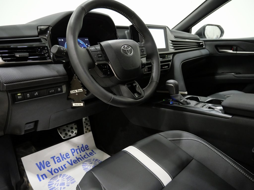 Used 2025 Toyota Camry SE image 11