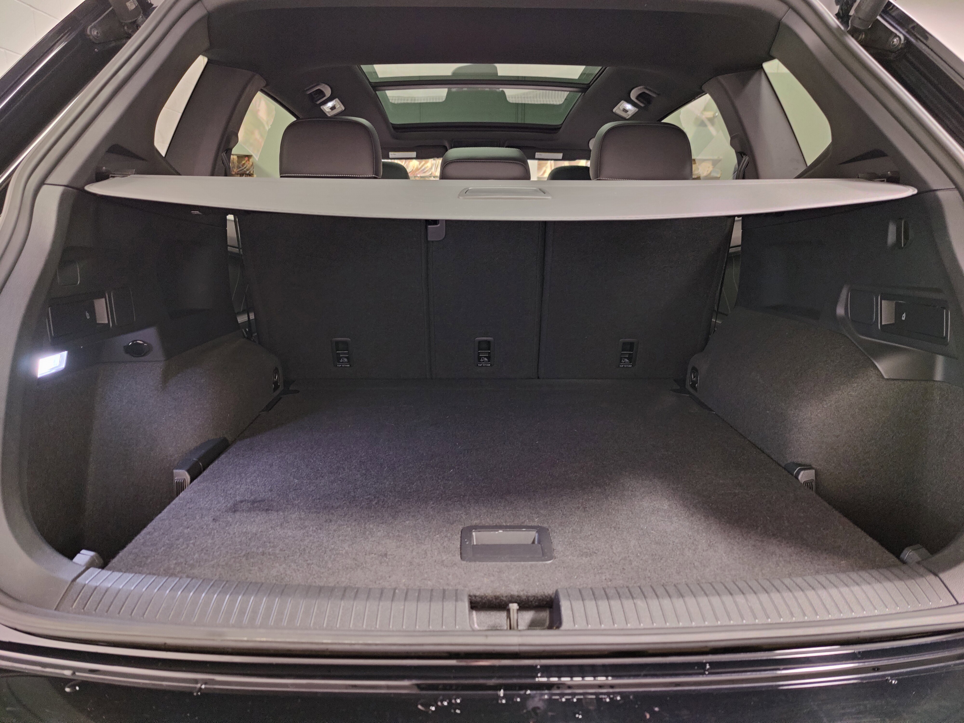 Used 2024 Volkswagen Tiguan SEL R-Line image 15