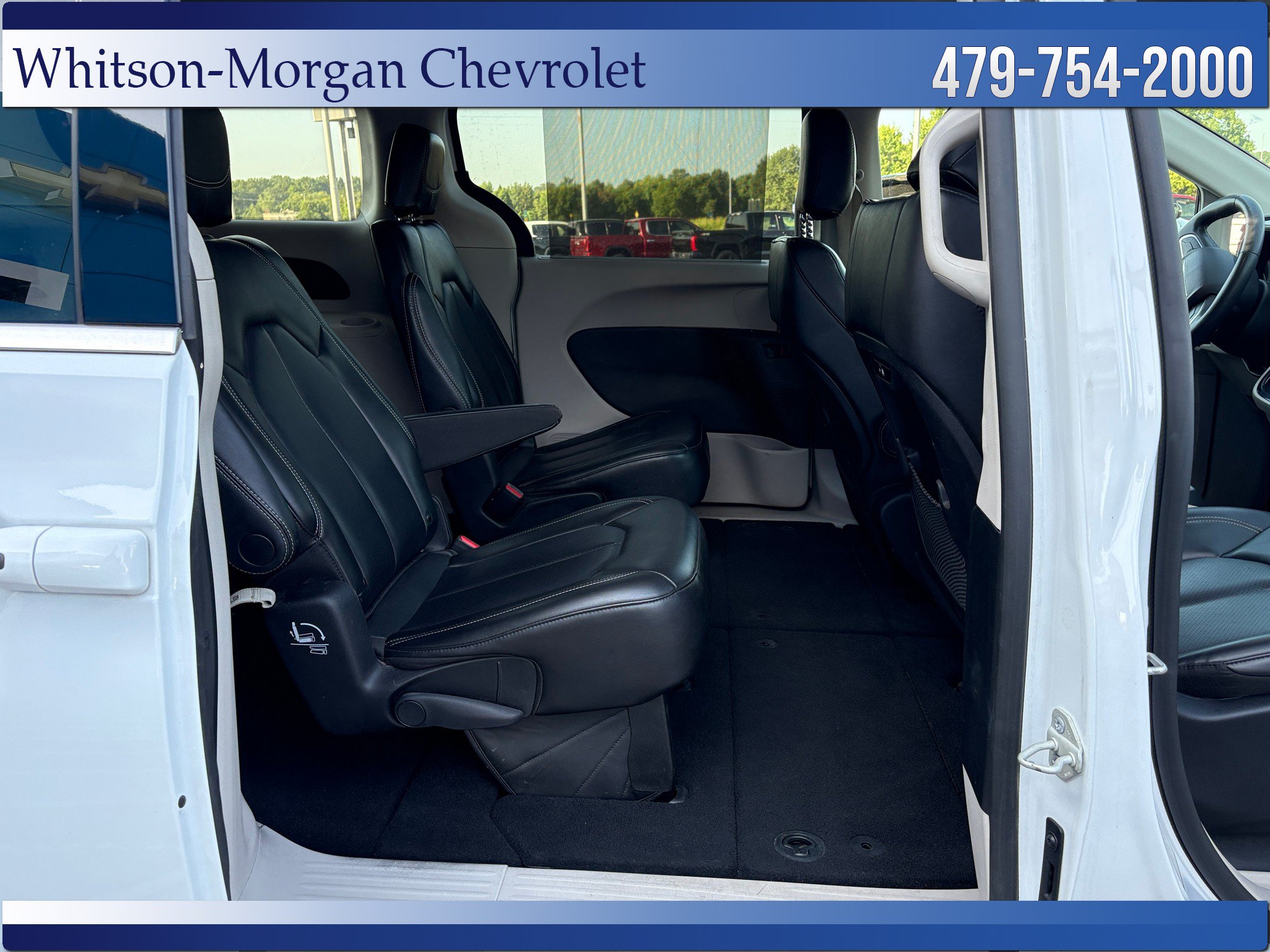 Used 2023 Chrysler Pacifica Touring-L FWD image 39