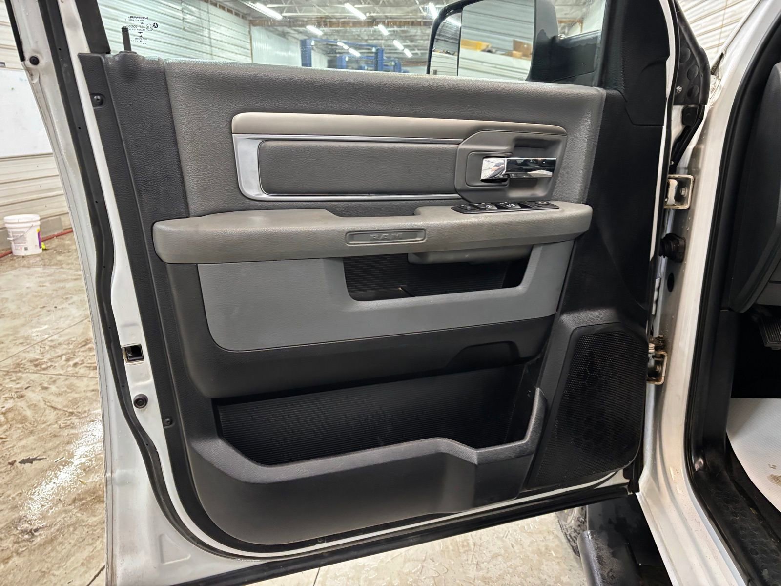 Used 2017 RAM 2500 SLT image 9