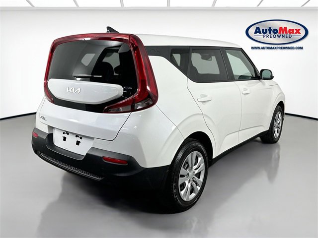 Used 2022 Kia Soul LX image 2