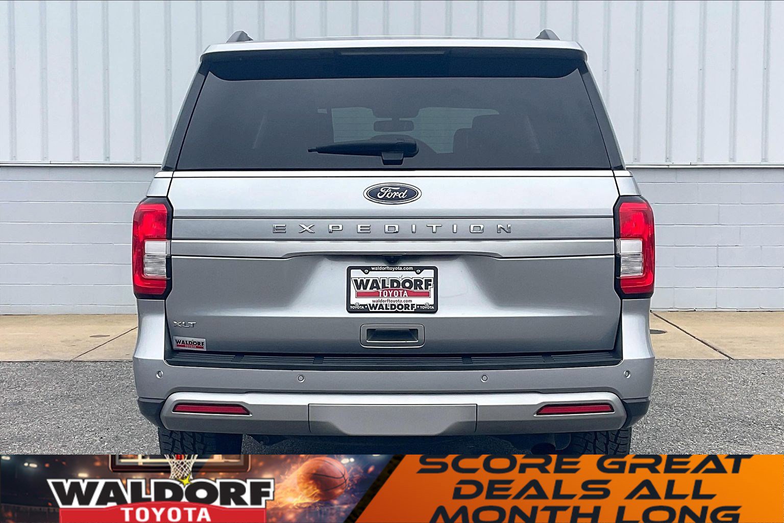 Used 2024 Ford Expedition XLT image 5