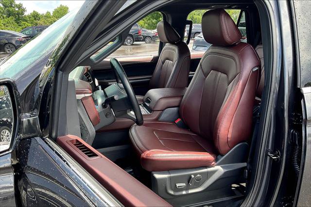 Used 2024 Ford Expedition Limited image 19