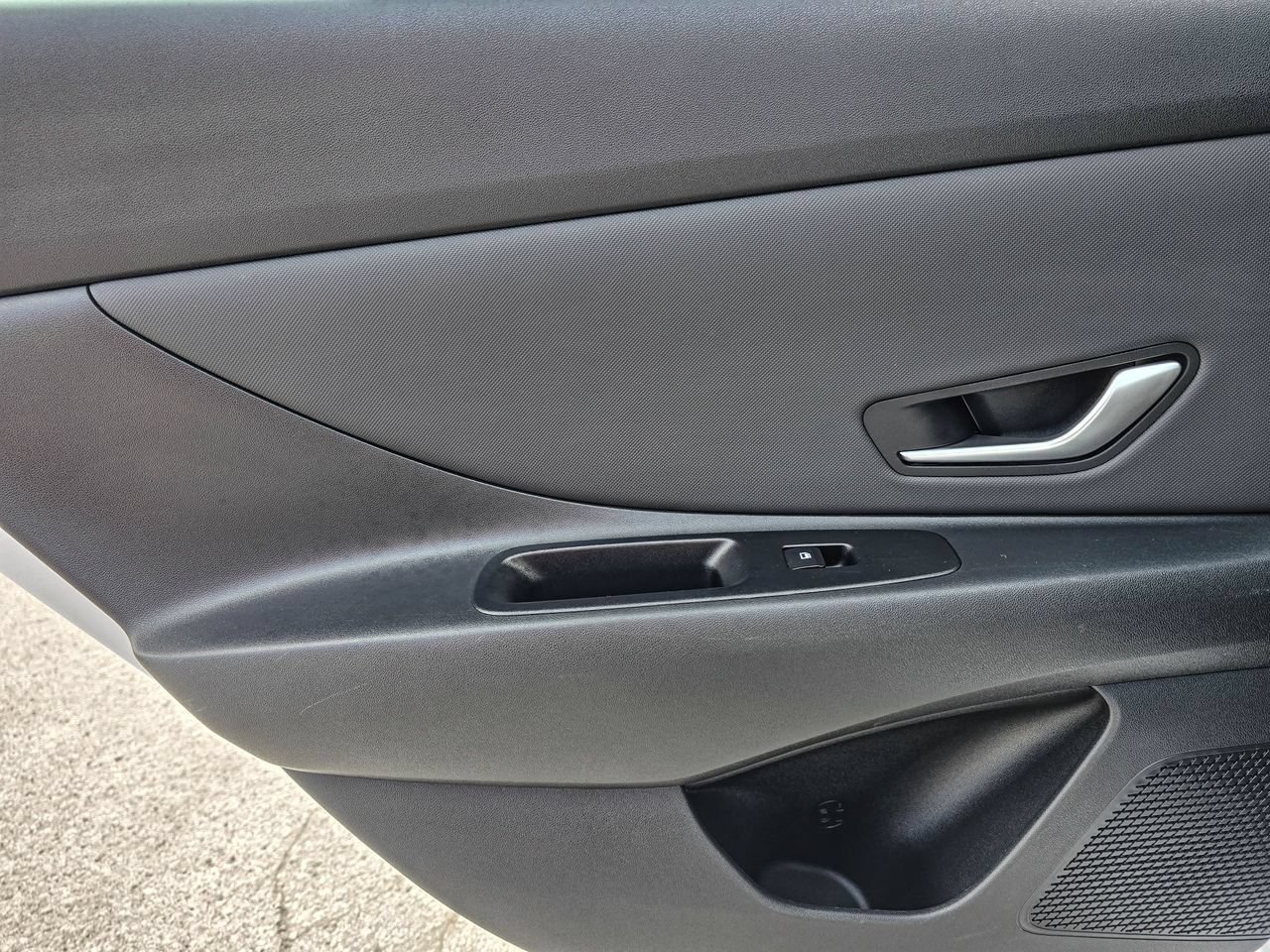 Used 2025 Hyundai Elantra SEL FWD image 31