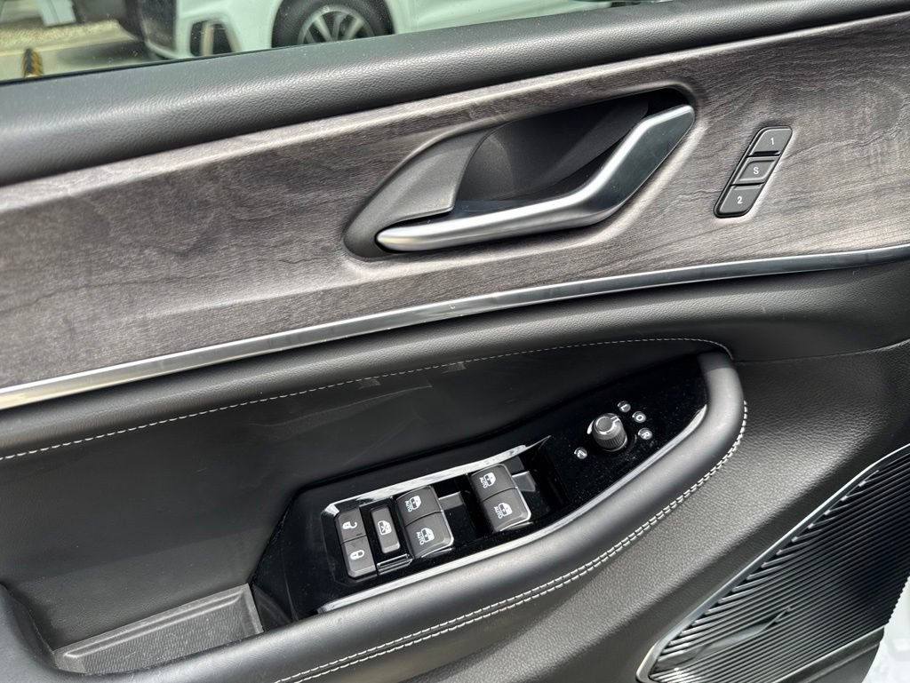 Used 2022 Jeep Grand Cherokee Overland AWD/4WD image 67