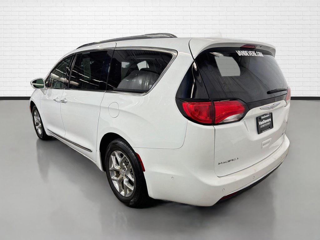 Used 2017 Chrysler Pacifica Limited w/ UConnect Theater Package FWD image 7