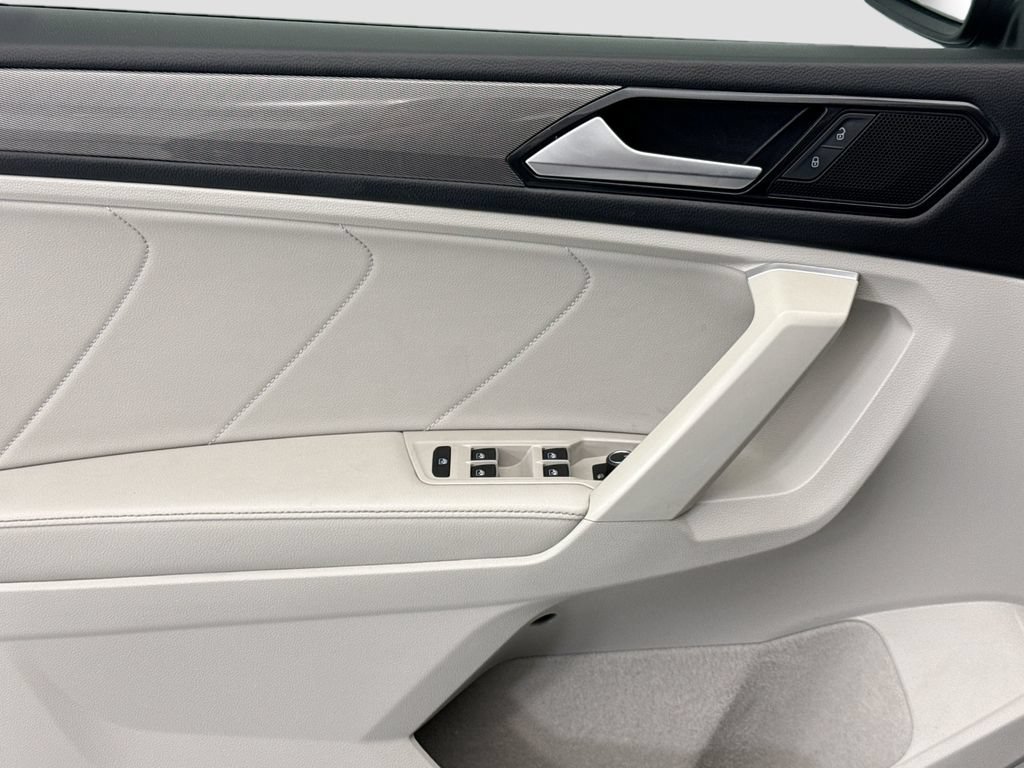 Used 2023 Volkswagen Tiguan SE FWD image 21