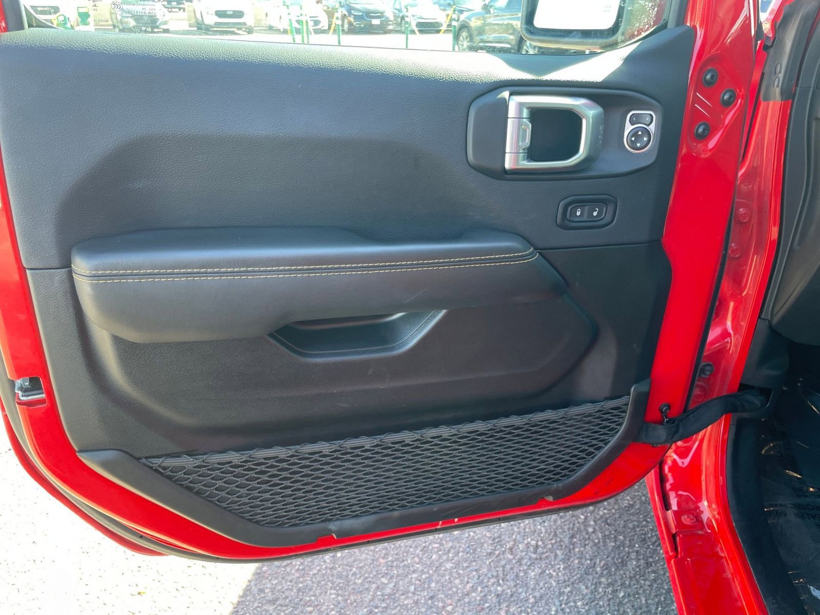 Used 2025 Jeep Wrangler Sahara image 20
