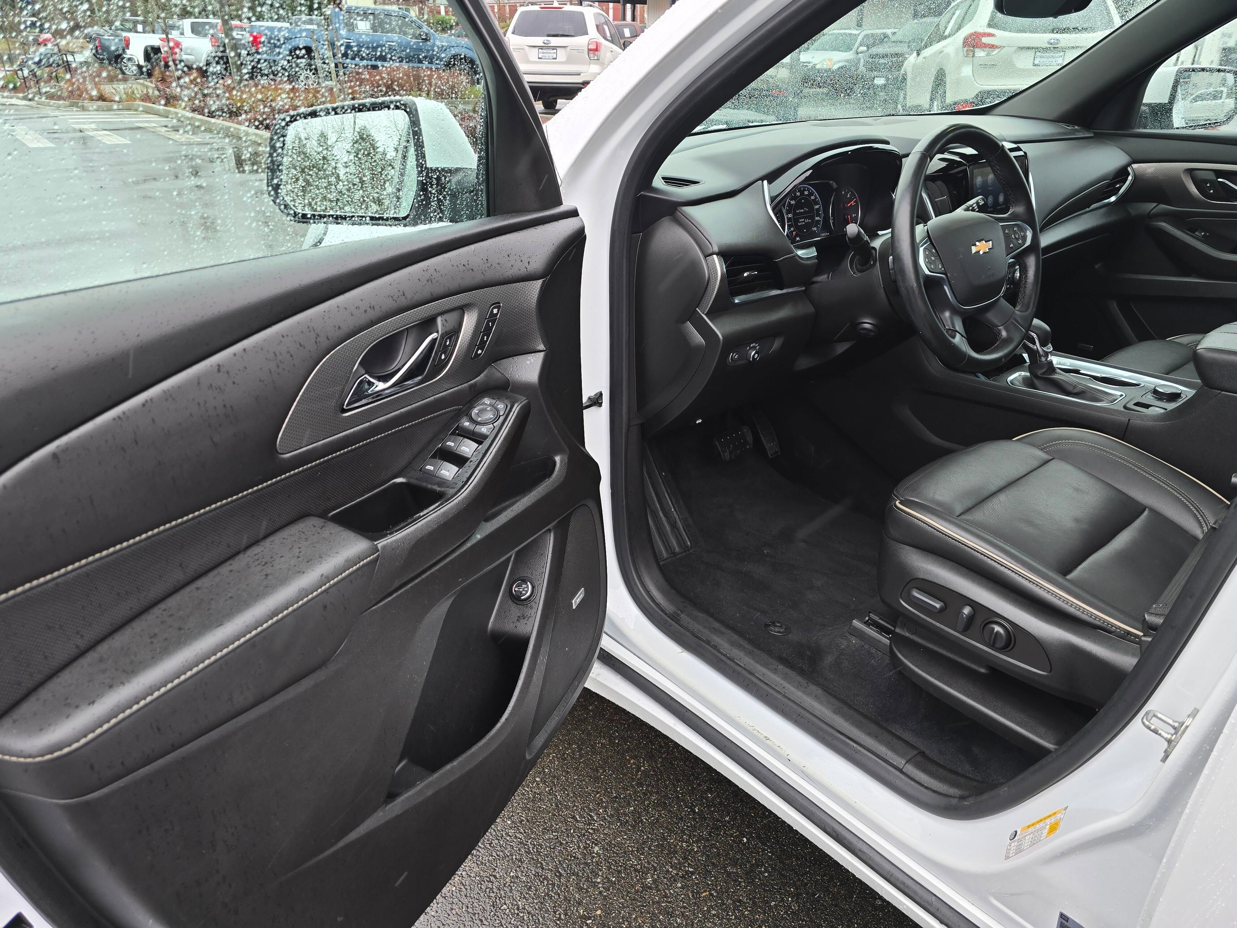 Used 2023 Chevrolet Traverse Premier AWD/4WD image 27