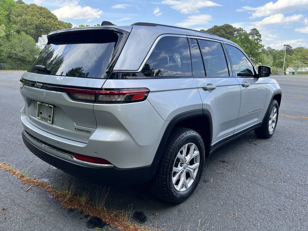 Used 2022 Jeep Grand Cherokee Limited image 3