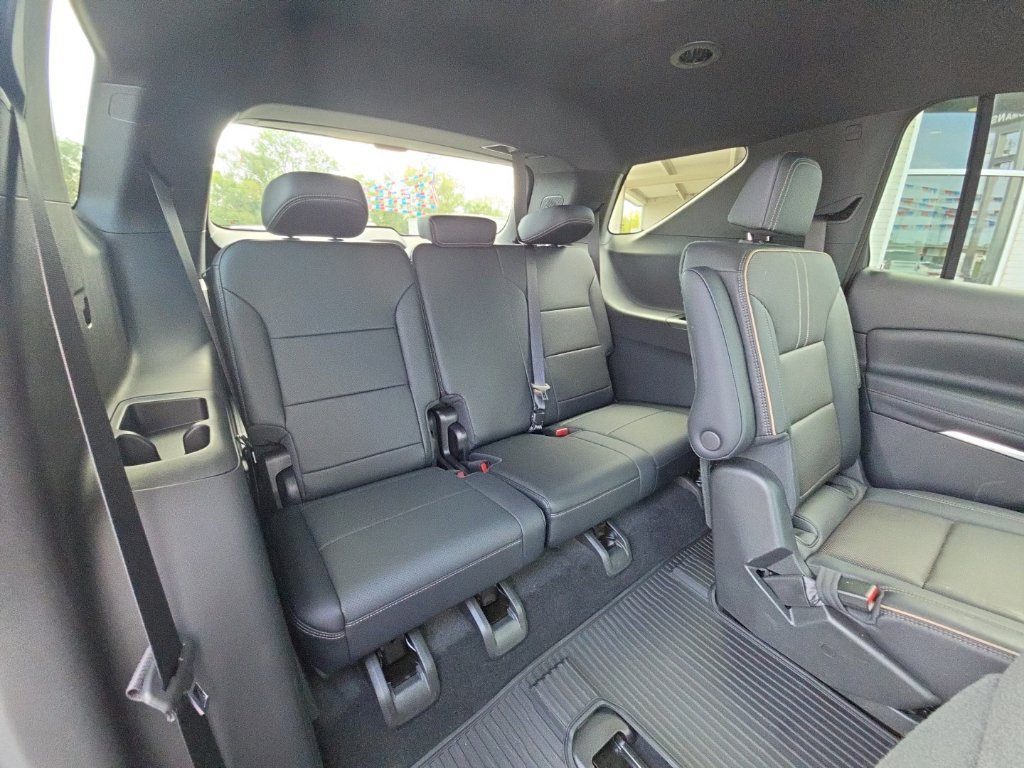 Used 2026 Chevrolet Traverse High Country w/ LPO, Floor Liner Package AWD/4WD image 10