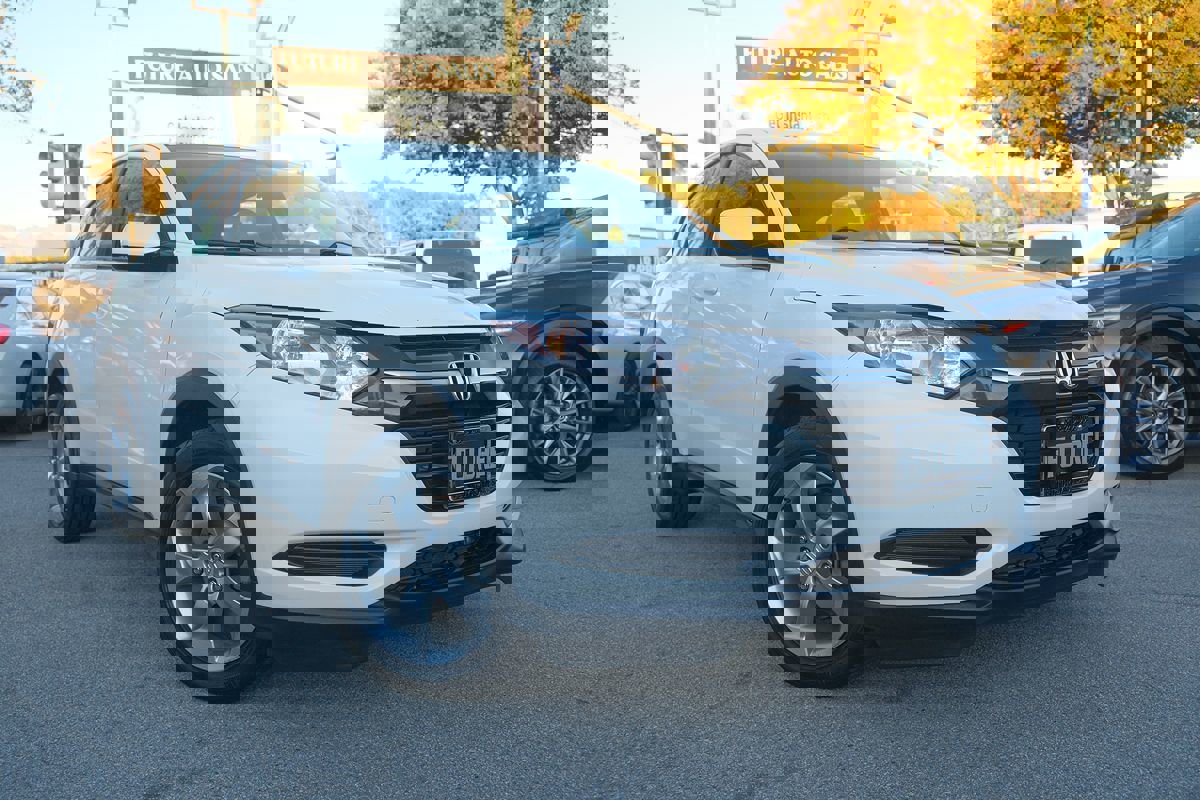 Used 2017 Honda HR-V LX image 3