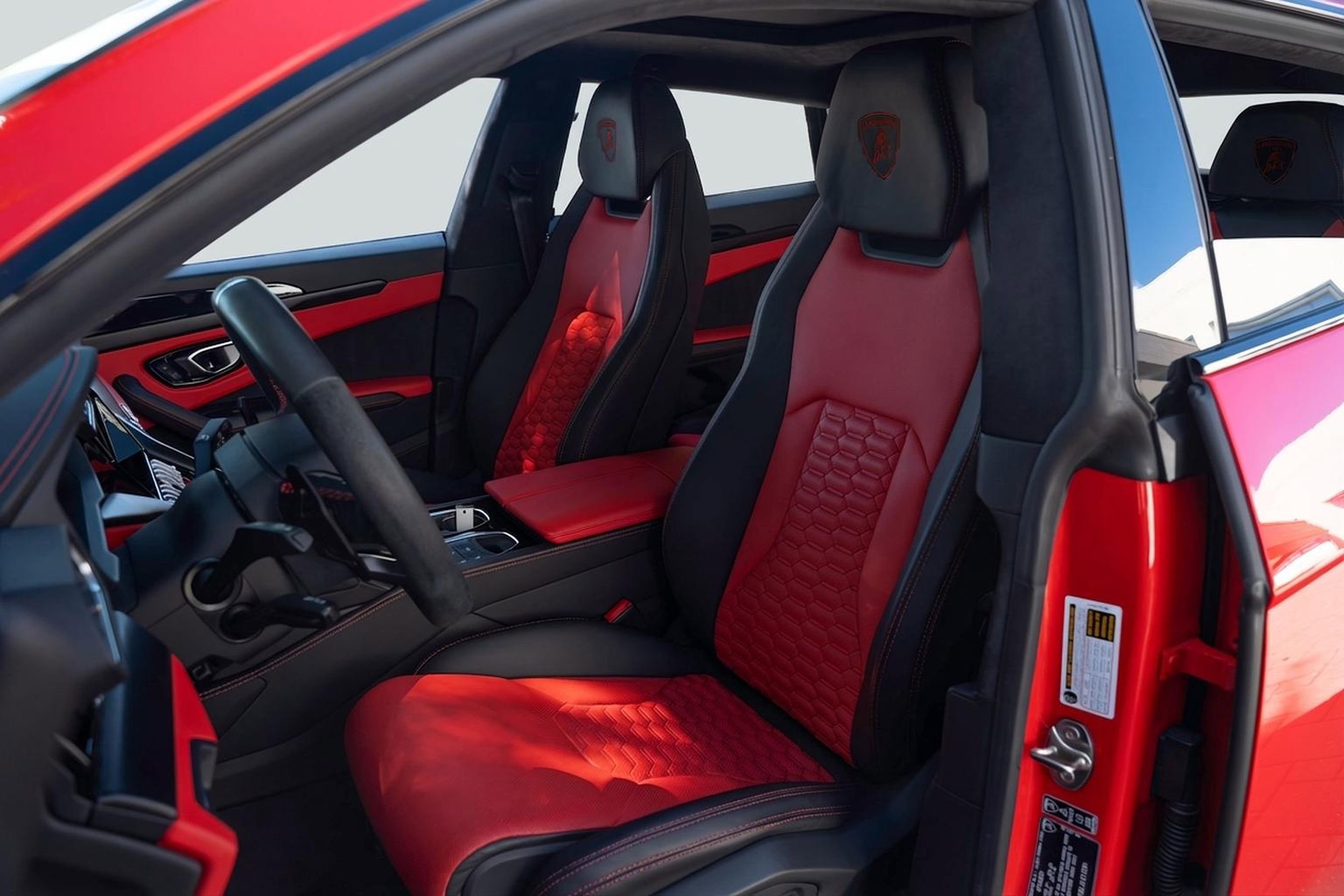 Used 2022 Lamborghini Urus AWD/4WD image 8