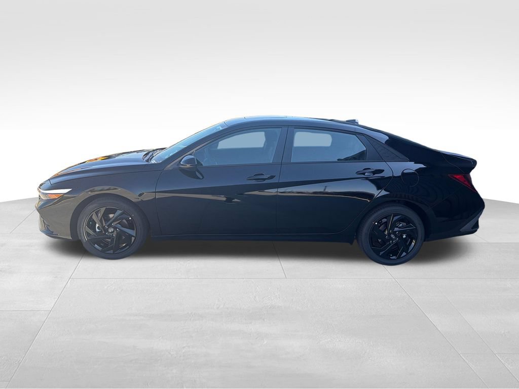 New 2026 Hyundai Elantra SEL Sport FWD image 2