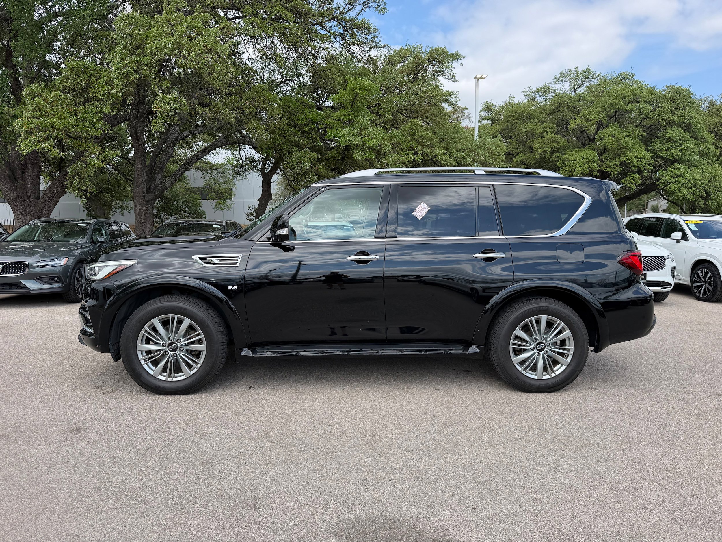 Used 2019 INFINITI QX80 Luxe RWD image 3