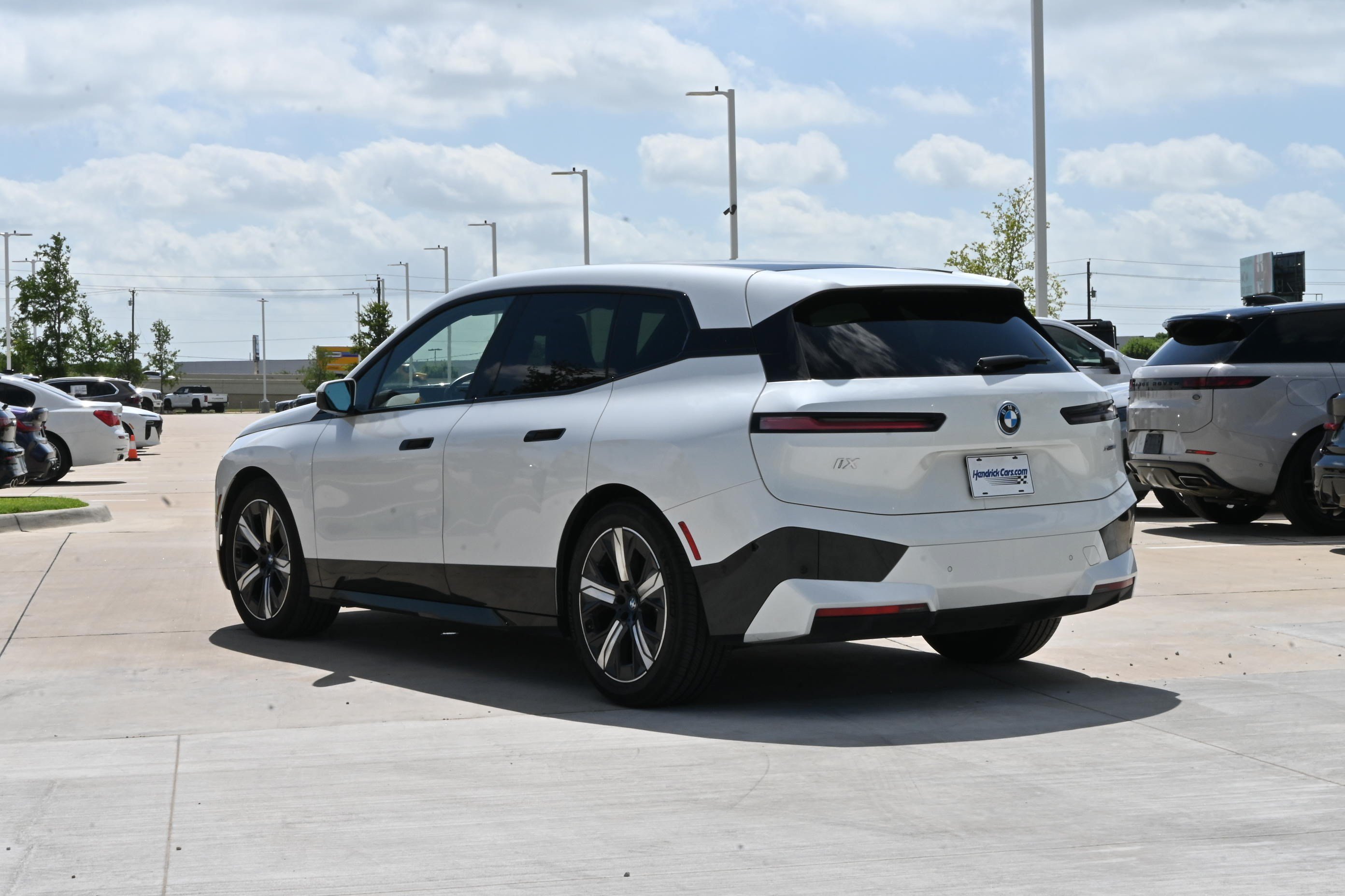 Certified 2023 BMW iX xDrive50 w/ Premium Package AWD/4WD image 7