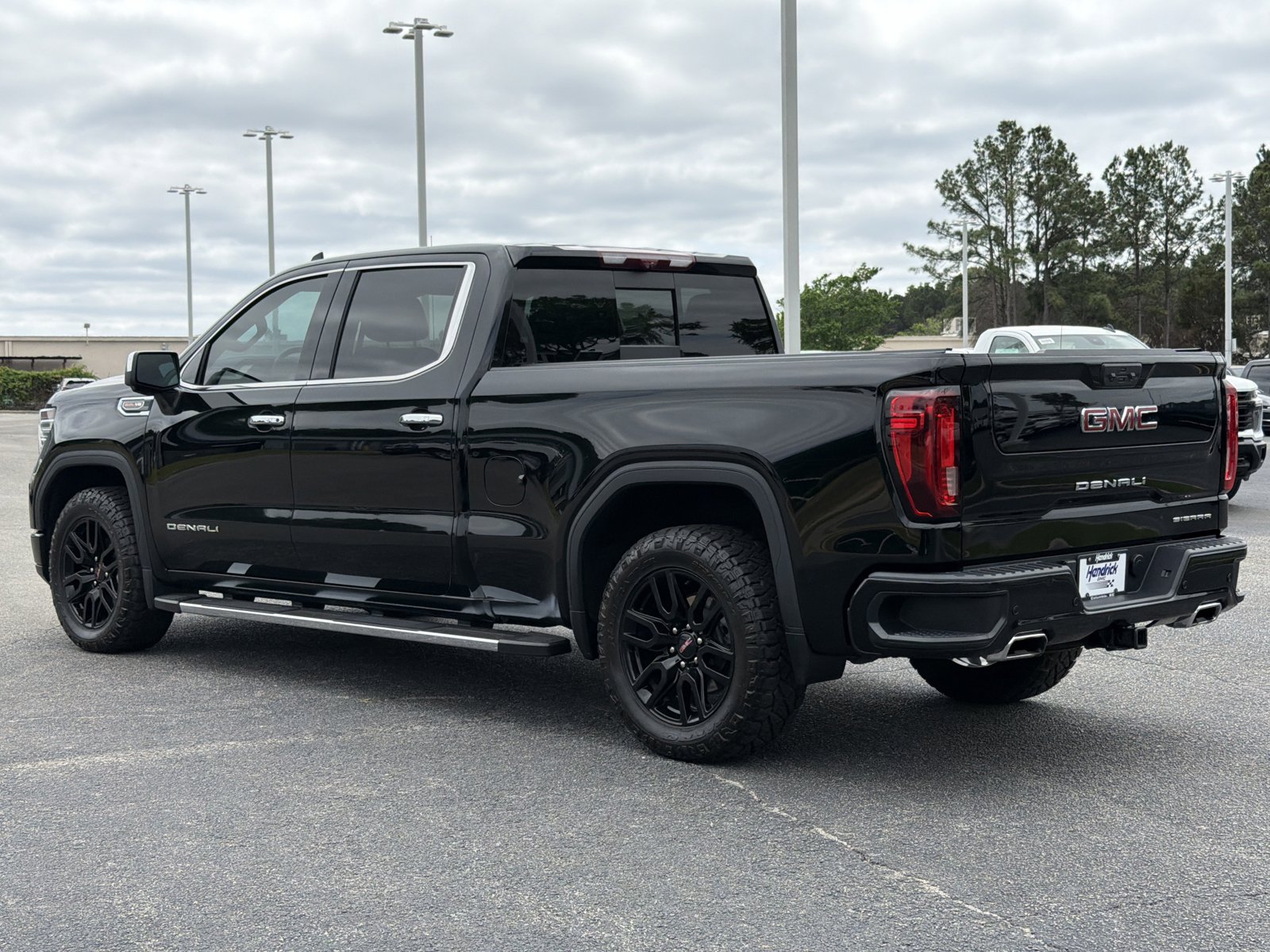 Used 2024 GMC Sierra 1500 Denali w/ Technology Package AWD/4WD image 9