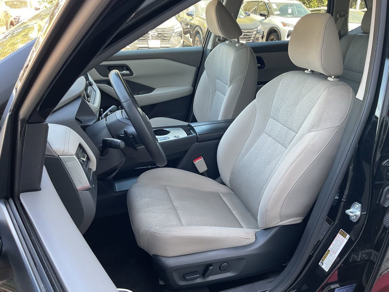 Used 2025 Nissan Rogue SV image 14