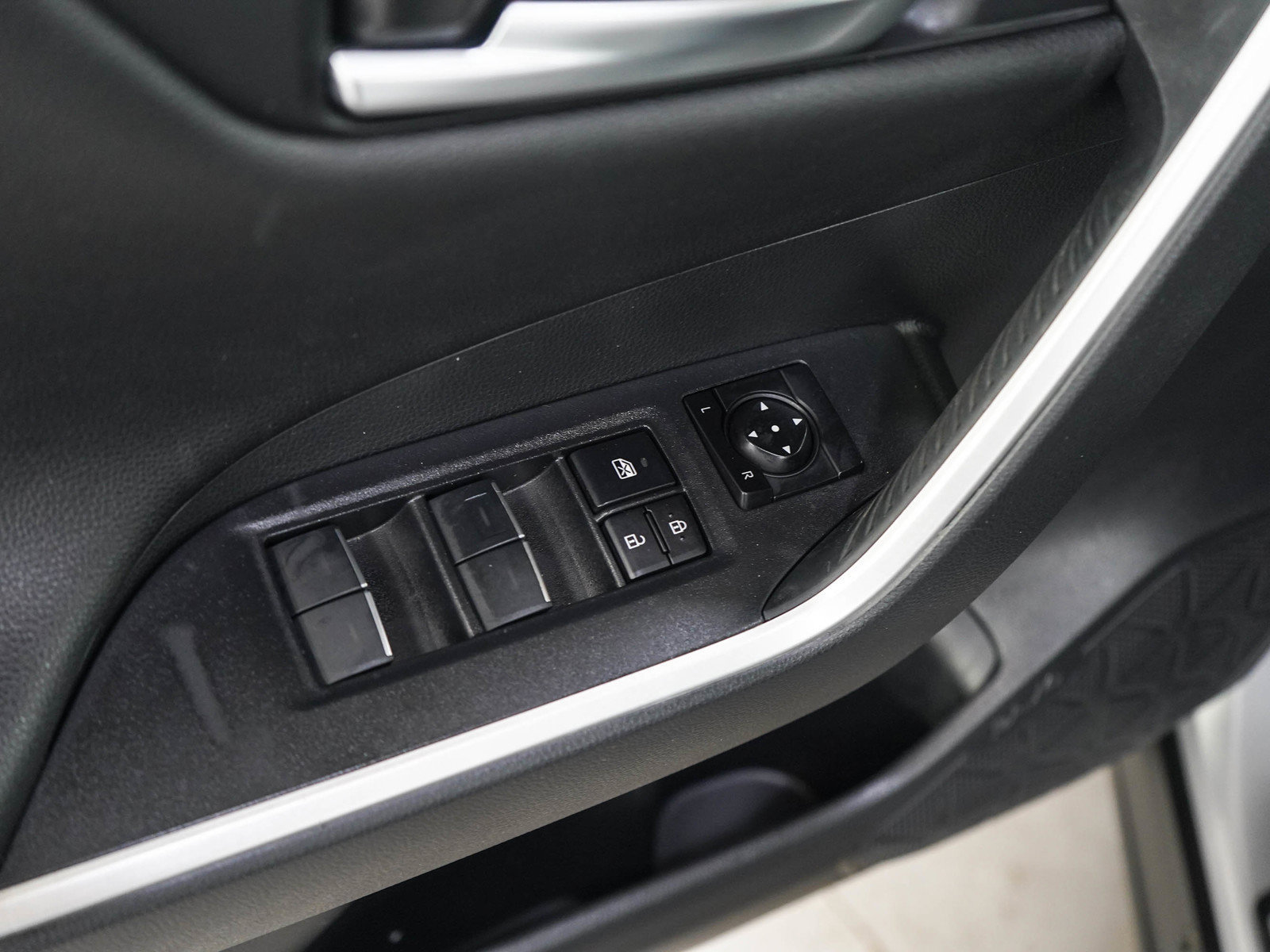 Used 2022 Toyota RAV4 XSE w/ Weather Package AWD/4WD image 20