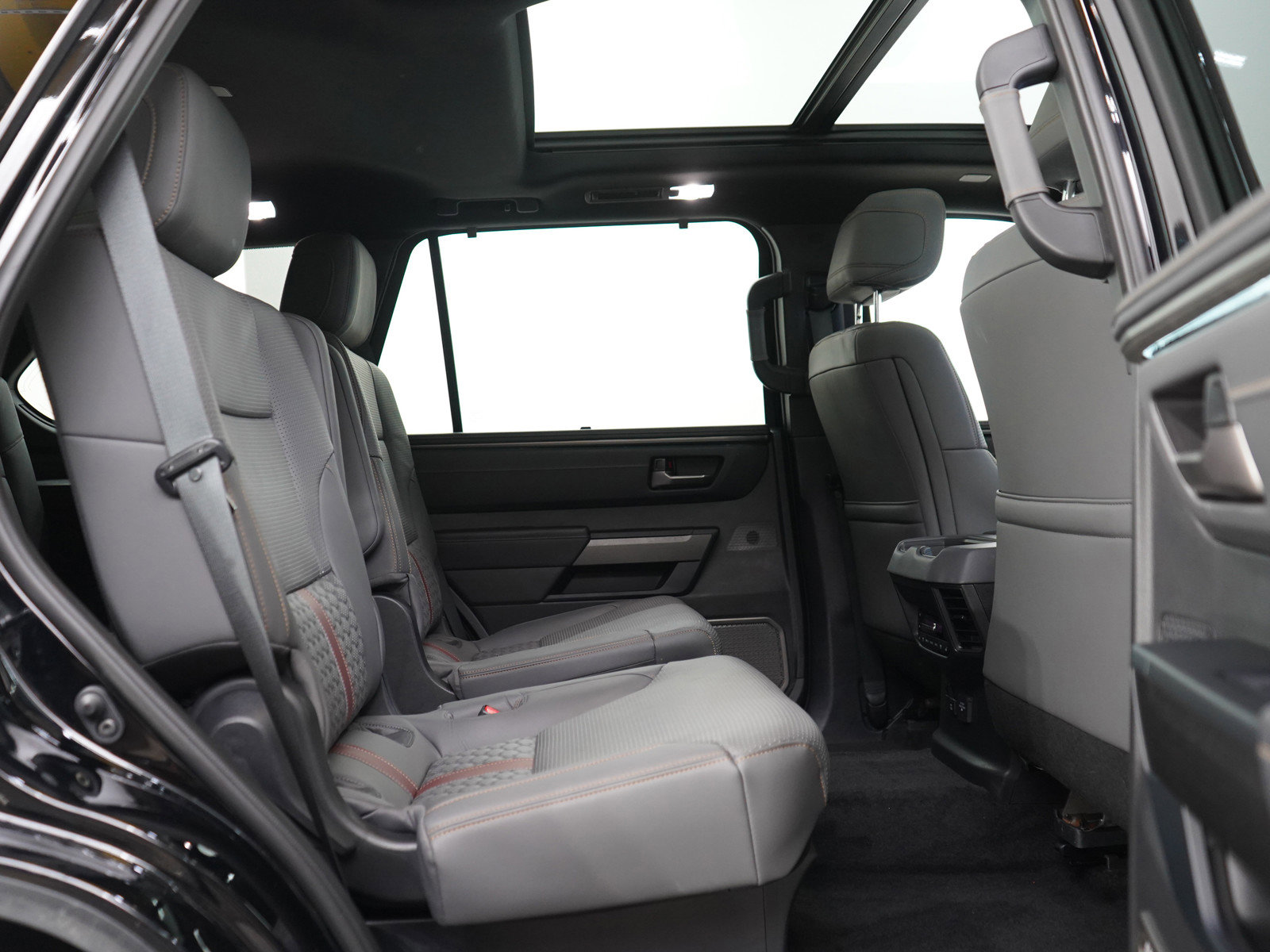 Used 2026 Toyota Sequoia Capstone AWD/4WD image 13