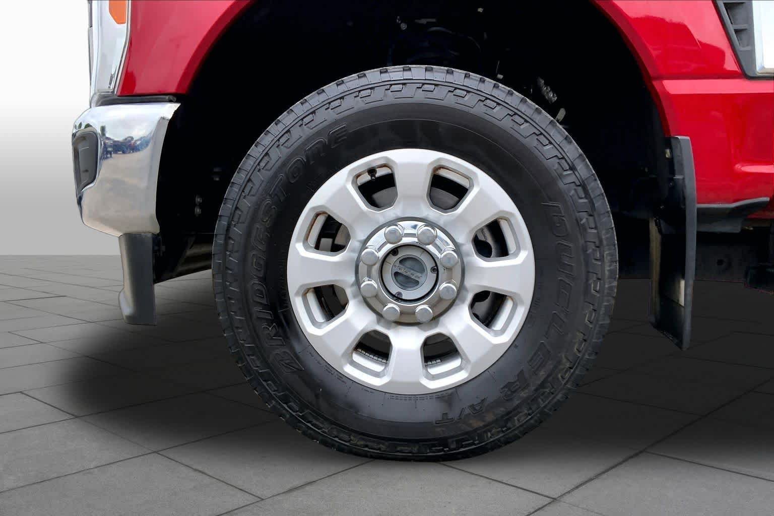Used 2023 Ford F250 XLT w/ FX4 Off-Road Package AWD/4WD image 11