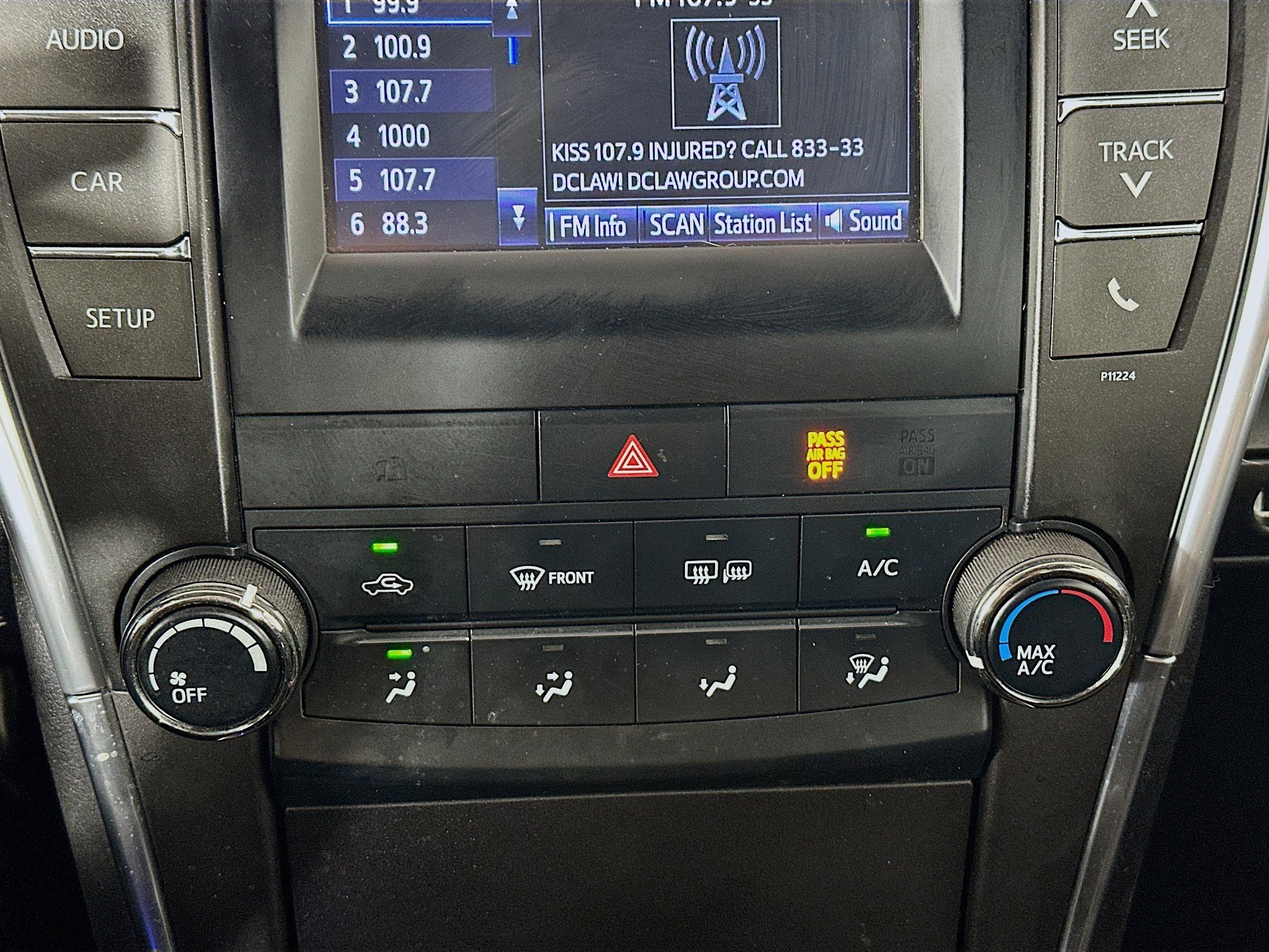 Used 2016 Toyota Camry SE image 21