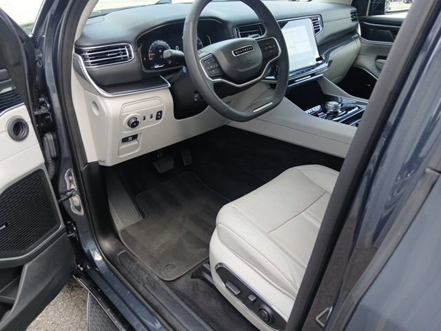 Used 2023 Jeep Wagoneer 4WD w/ Premium Group I image 54