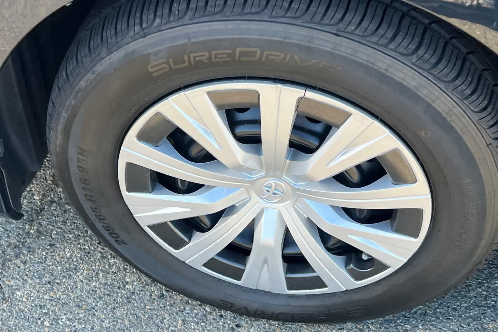 Used 2021 Toyota Camry LE FWD image 10