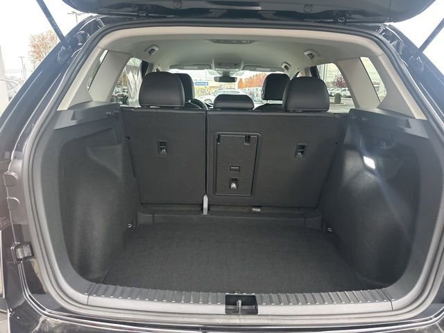 Used 2024 Volkswagen Taos SE image 8