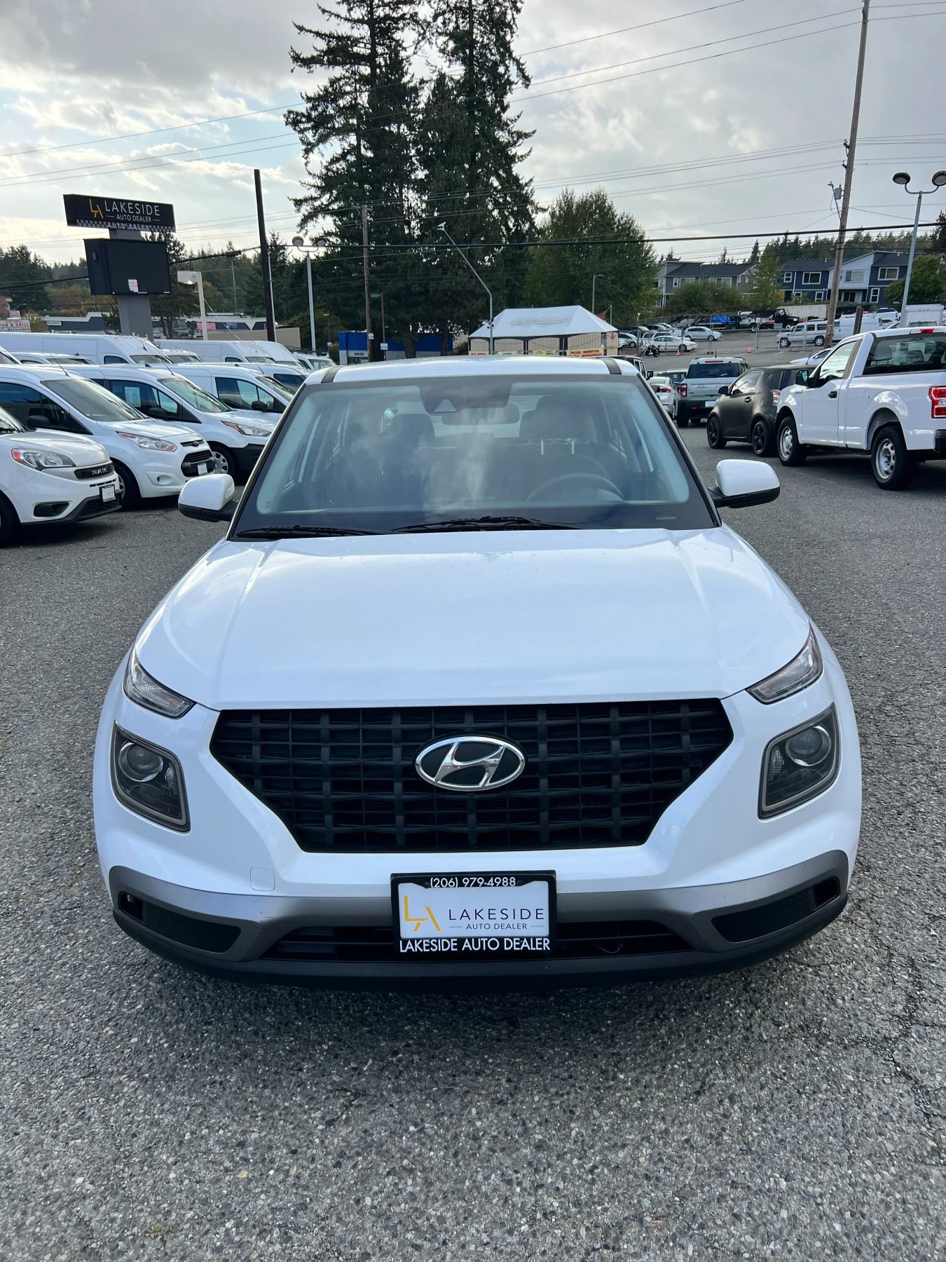 Used 2022 Hyundai Venue SE image 2