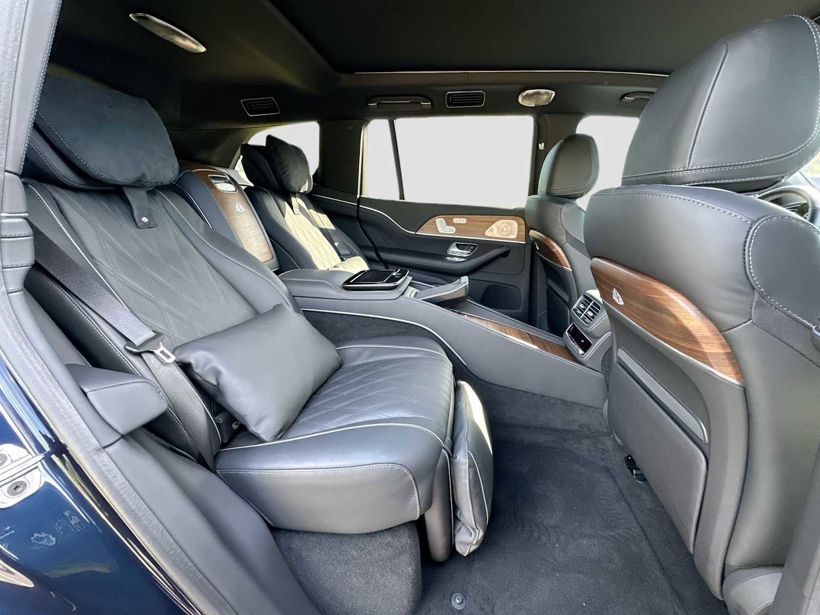 Used 2024 Mercedes-Benz Maybach GLS 600 4MATIC image 30