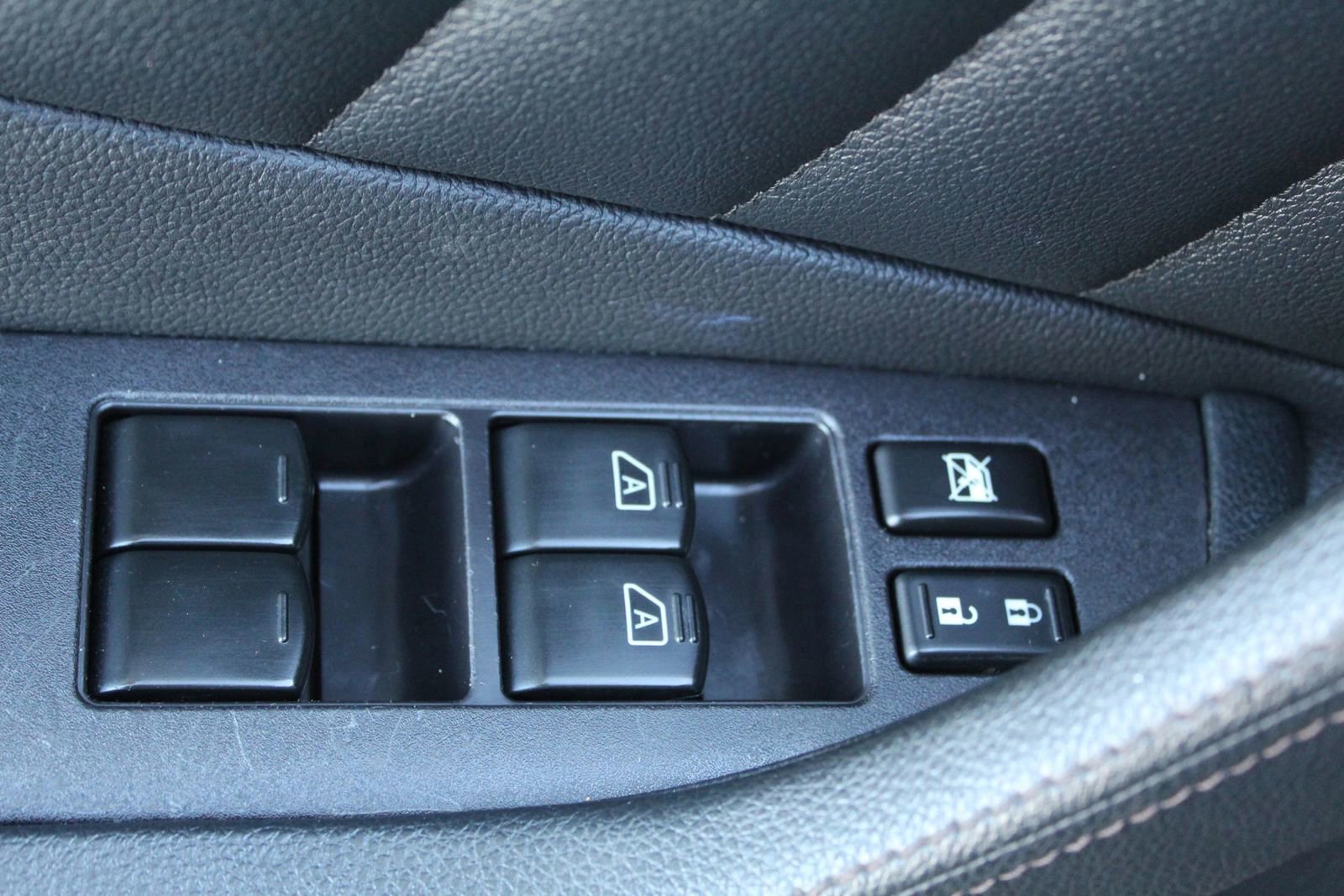 Used 2017 INFINITI QX70 3.7 w/ Premium Package image 29