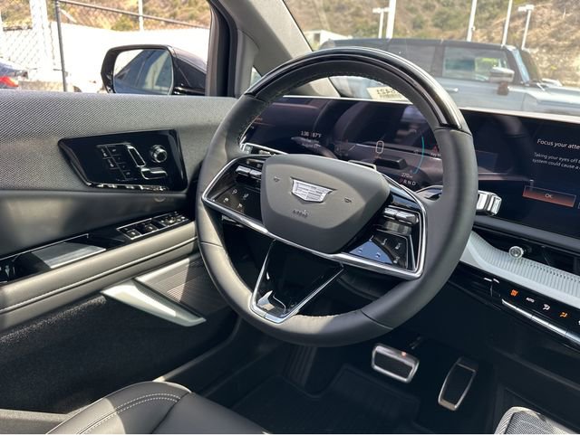 Used 2025 Cadillac Optiq Luxury 1 image 27