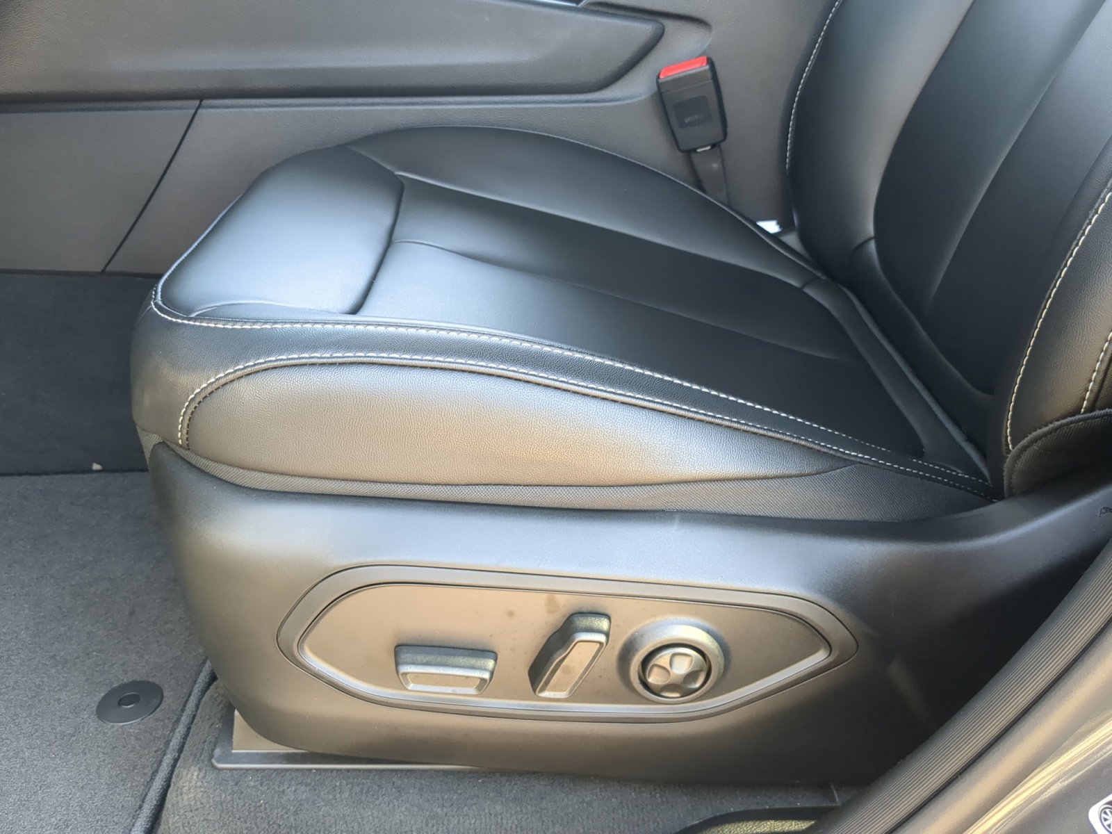 New 2025 Jeep Grand Cherokee Limited w/ Trailer Tow Package image 14