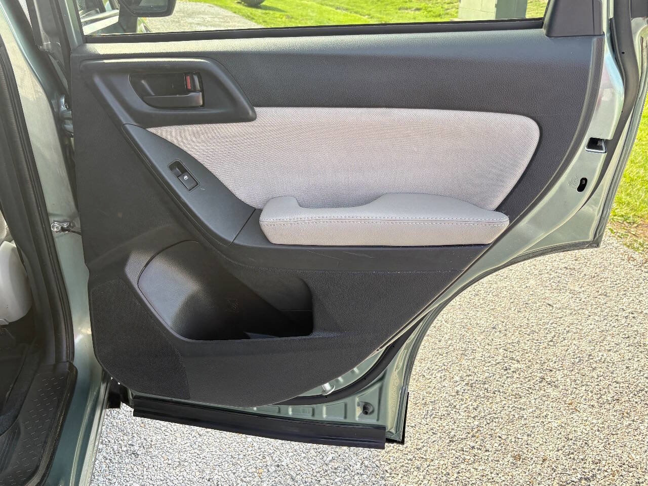 Used 2016 Subaru Forester 2.5i Premium w/ All-Weather Package image 21