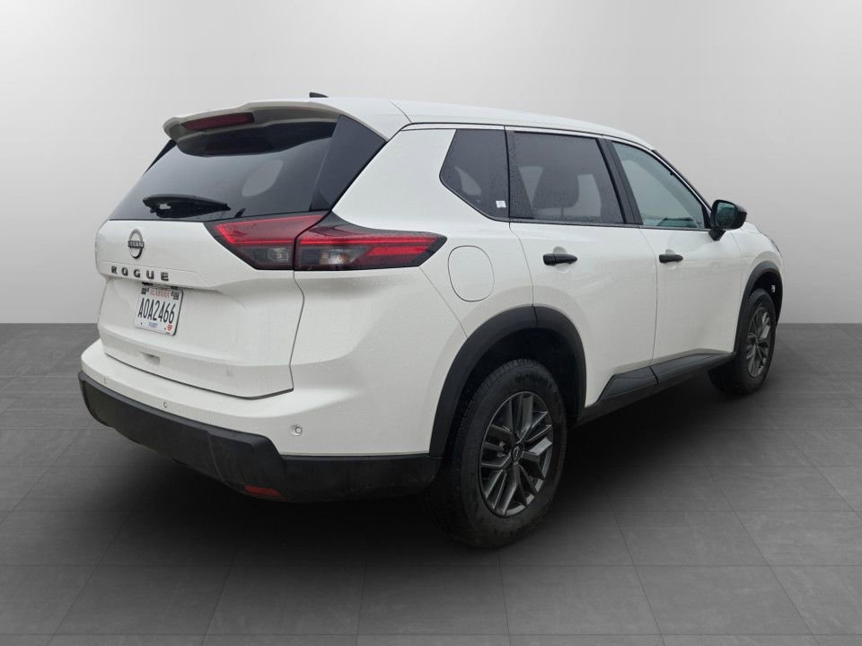 Used 2024 Nissan Rogue S image 6