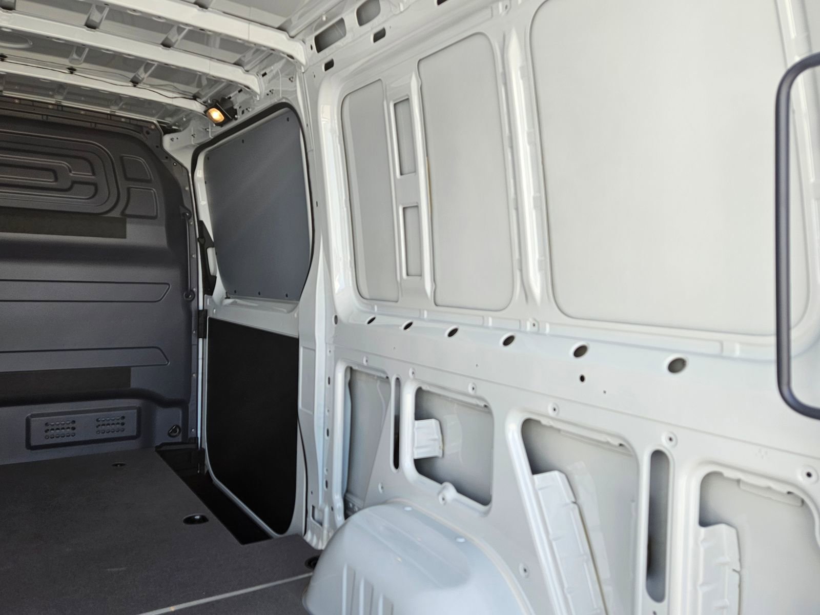 New 2025 Mercedes-Benz eSprinter 144 Cargo image 35