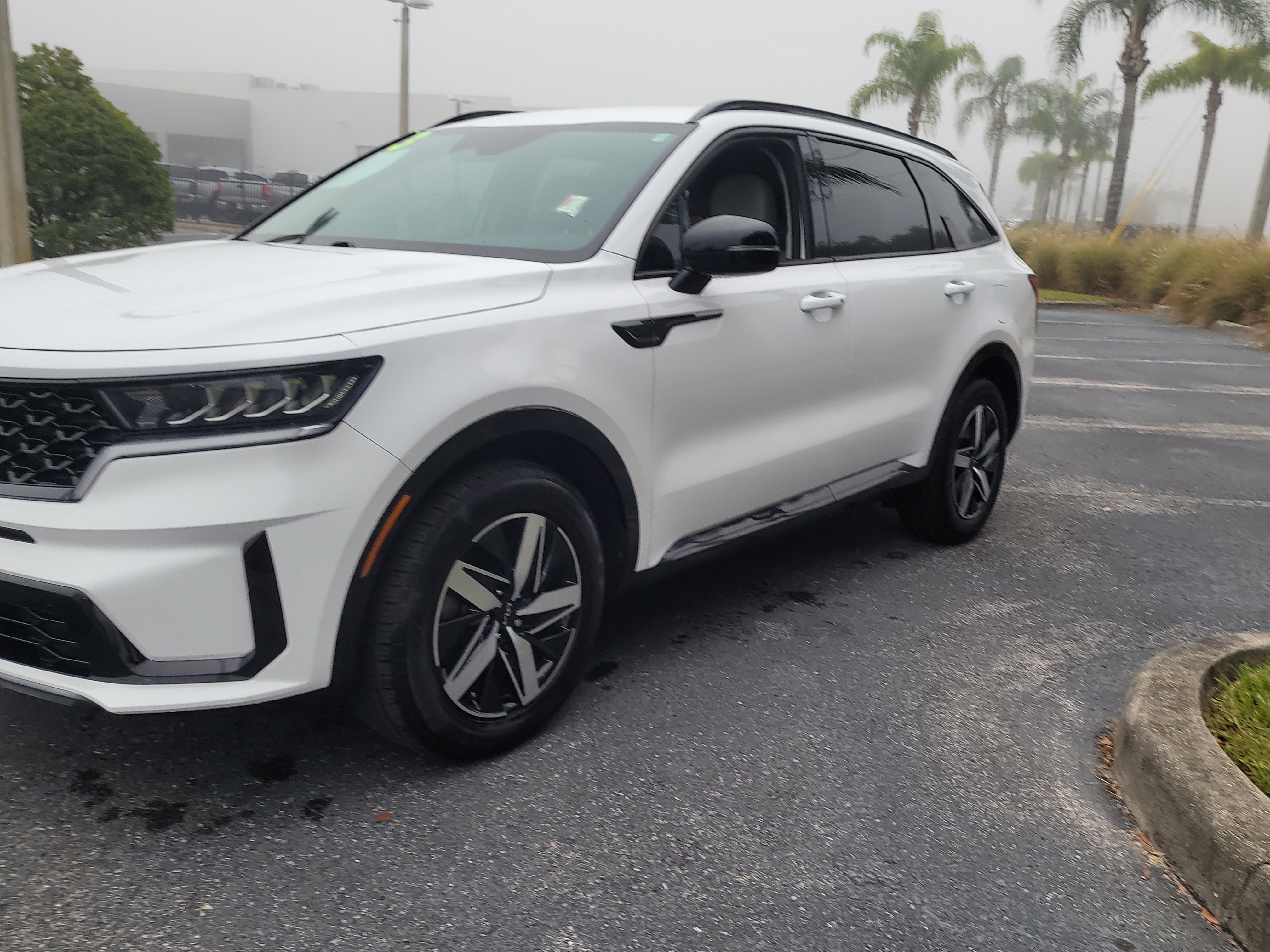 Used 2023 Kia Sorento S image 3