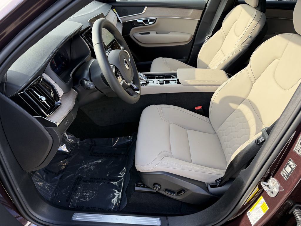 New 2026 Volvo XC90 B6 Plus w/ Protection Package Premier image 9