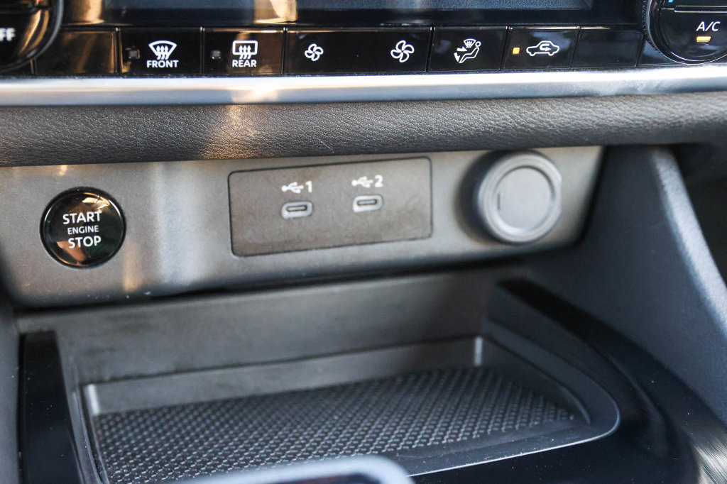 Used 2025 Nissan Rogue SV FWD image 21